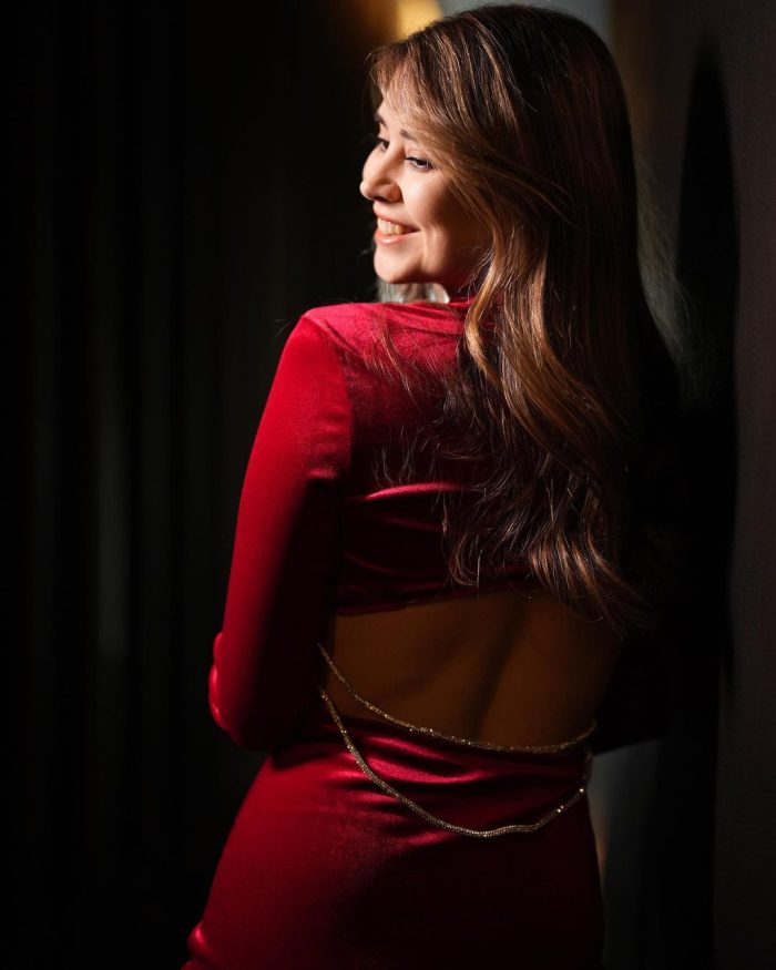 Samtkleid mit Rückendetail